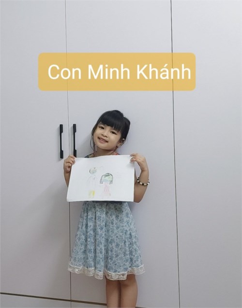 Bé Minh Khánh vẽ tranh thực hiện 5K của Bộ Y tế sau khi học cùng cô giáo